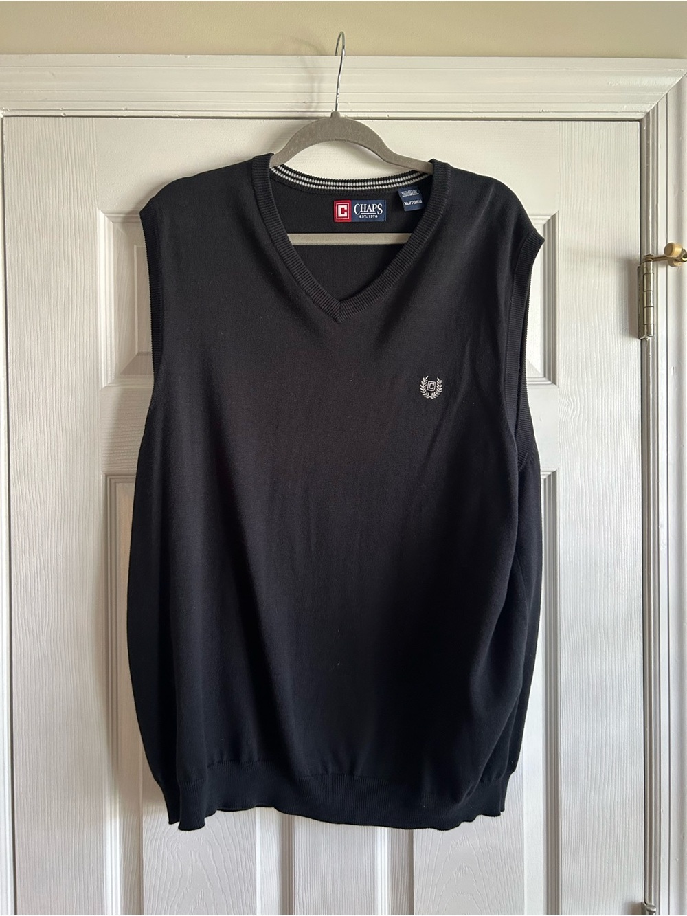 Chaps Men's V-Neck Sweater Vest in Black